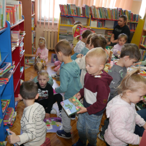 Przedszkolaki w bibliotece