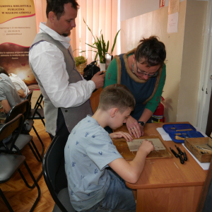 Warsztaty drukarskie w bibliotece