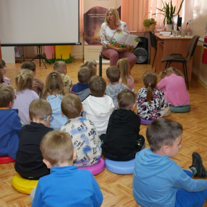 Przedszkolaki w bibliotece