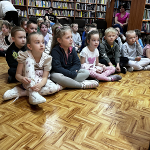 Przedszkolaki w bibliotece