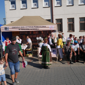 Święto Pieczonego Ziemniaka na placu przed biblioteką