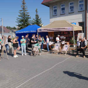 Święto Pieczonego Ziemniaka na placu przed biblioteką