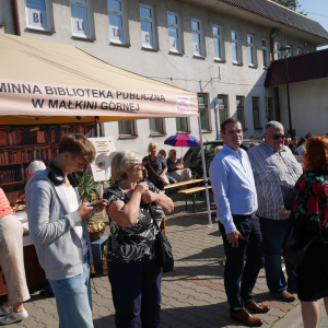 Święto Pieczonego Ziemniaka na placu przed biblioteką