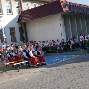 Święto Pieczonego Ziemniaka na placu przed biblioteką