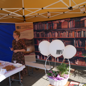 Święto Pieczonego Ziemniaka na placu przed biblioteką