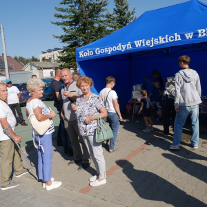 Święto Pieczonego Ziemniaka na placu przed biblioteką