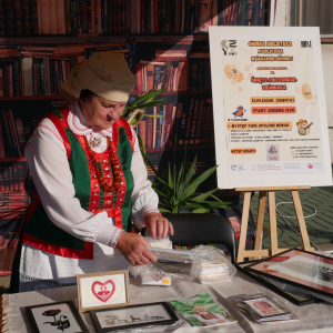 Święto Pieczonego Ziemniaka na placu przed biblioteką