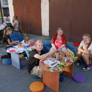 Święto Pieczonego Ziemniaka na placu przed biblioteką