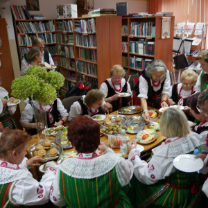 Degustacja potraw podczas święta Pieczonego Ziemniaka