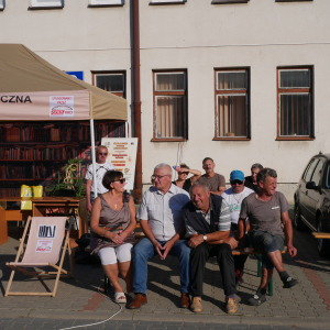 Święto Pieczonego Ziemniaka na placu przed biblioteką