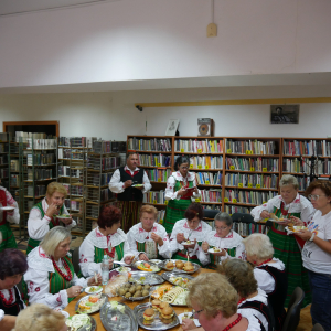 Degustacja potraw podczas święta Pieczonego Ziemniaka