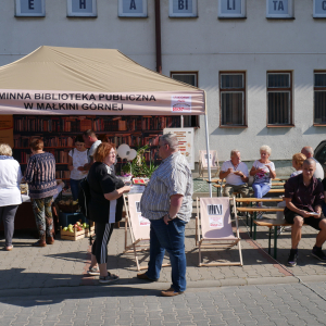 Święto Pieczonego Ziemniaka na placu przed biblioteką