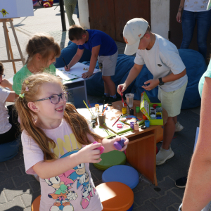 Święto Pieczonego Ziemniaka na placu przed biblioteką