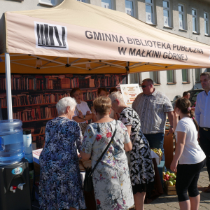 Święto Pieczonego Ziemniaka na placu przed biblioteką