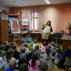 Tydzień Pluszowego Misia/ wizyta w bibliotece  przedszkolaków z grupy "Jeżyki" i "Żabki"