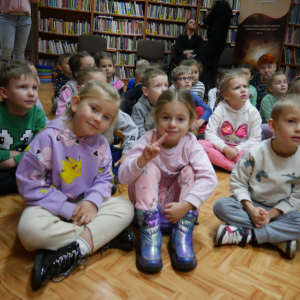 Tydzień Pluszowego Misia/ wizyta w bibliotece  przedszkolaków z grupy "Jeżyki" i "Żabki"