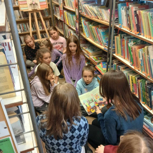 Wizyta PROSTYŃSKICH PRZEDSZKOLAKÓW w bibliotece