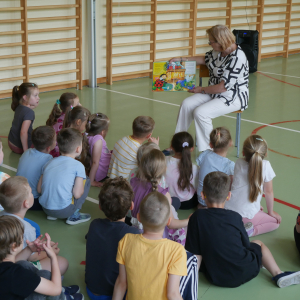 Czytanie uczniom ze SP Nr 1 w Małkini Górnej