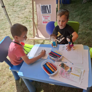 Stoisko promocyjne biblioteki podczas Nadbużańskiej Nocy Świętojańskiej 2025