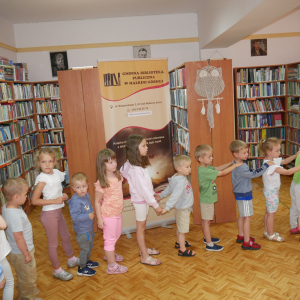 Wakacyjne spotkanie z przedszkolakami w bibliotece