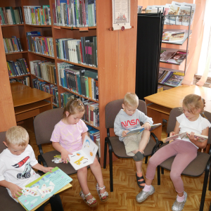 Wakacyjne spotkanie z przedszkolakami w bibliotece