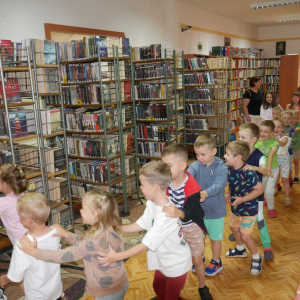 Wakacyjne spotkanie z przedszkolakami w bibliotece
