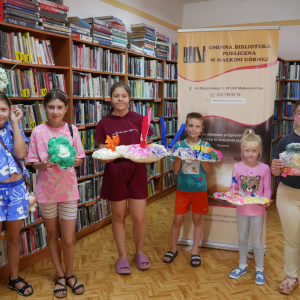 Niesamowite rzeźby-wakacyjne spotkanie dzieci w bibliotece