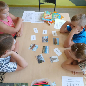 Spotkanie wakacyjne z dziećmi w Filii Bibliotecznej w Prostyni