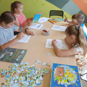 Spotkanie wakacyjne z dziećmi w Filii Bibliotecznej w Prostyni