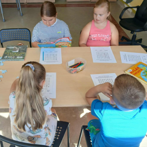 Spotkanie wakacyjne z dziećmi w Filii Bibliotecznej w Prostyni