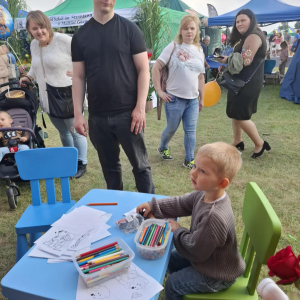 Stoisko promocyjne biblioteki na Dożynkach Powiatowo-Gminnych w Zawistach Nadbużnych