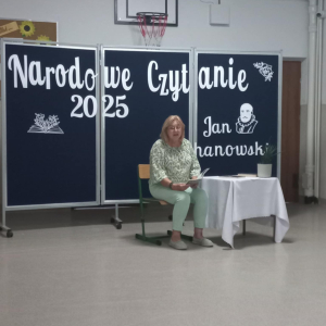 Czytanie poezji Jana Kochanowskiego w Szkole Podstawowej w Orle