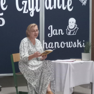 Czytanie poezji Jana Kochanowskiego w Szkole Podstawowej w Orle