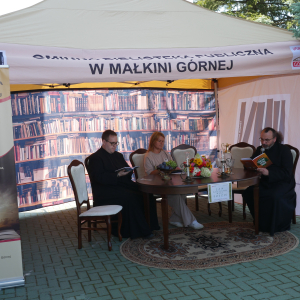 Narodowe Czytanie 2025  - czytanie Poezji Jana Kochanowskiego w Gminnej Bibliotece Publicznej w Małkini Górnej