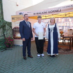 Narodowe Czytanie 2025  - czytanie Poezji Jana Kochanowskiego w Gminnej Bibliotece Publicznej w Małkini Górnej