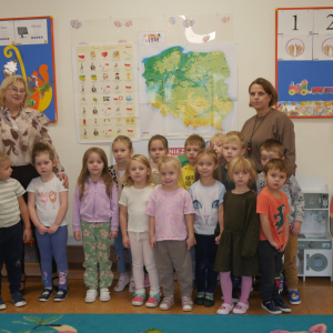 Międzynarodowy Dzień Postaci z Bajek-czytanie Przedszkolakom