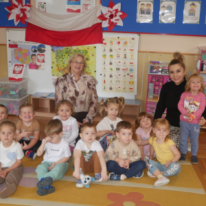 Międzynarodowy Dzień Postaci z Bajek-czytanie Przedszkolakom