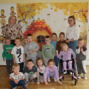 Międzynarodowy Dzień Postaci z Bajek-czytanie Przedszkolakom