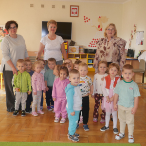 Międzynarodowy Dzień Postaci z Bajek-czytanie Przedszkolakom