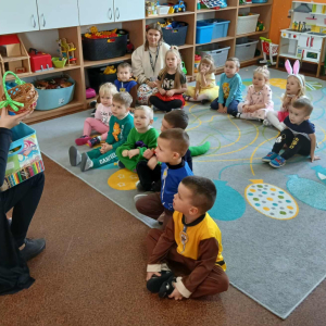 Międzynarodowy Dzień Postaci z Bajek w Szkole Podstawowej w Prostyni oraz Filii Bibliotecznej