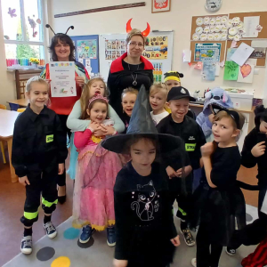 Międzynarodowy Dzień Postaci z Bajek w Szkole Podstawowej w Prostyni oraz Filii Bibliotecznej