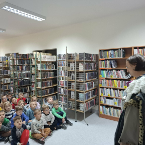 Lodowa Kraina w bibliotece. Przedstawienie dla przedszkolaków