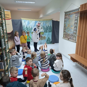Lodowa Kraina w bibliotece. Przedstawienie dla przedszkolaków