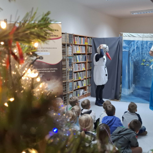 Lodowa Kraina w bibliotece. Przedstawienie dla przedszkolaków