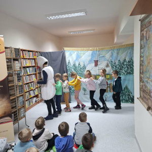 Lodowa Kraina w bibliotece. Przedstawienie dla przedszkolaków