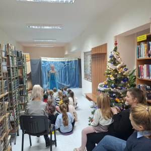 Lodowa Kraina w bibliotece. Przedstawienie dla przedszkolaków