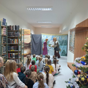 Lodowa Kraina w bibliotece. Przedstawienie dla przedszkolaków