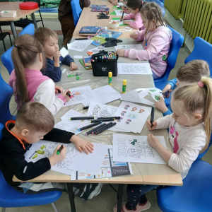 Bezpieczeństwo podczas zimowego wypoczynku - zajęcia feryjne w Filii Bibliotecznej w Prostyni