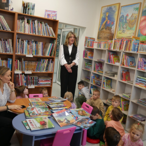 Bajkowe spotkanie z przedszkolakami w bibliotece