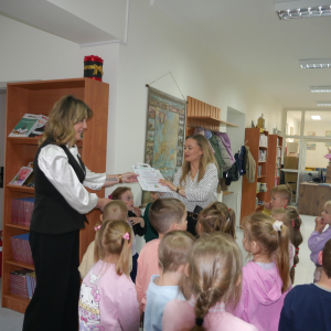 Bajkowe spotkanie z przedszkolakami w bibliotece